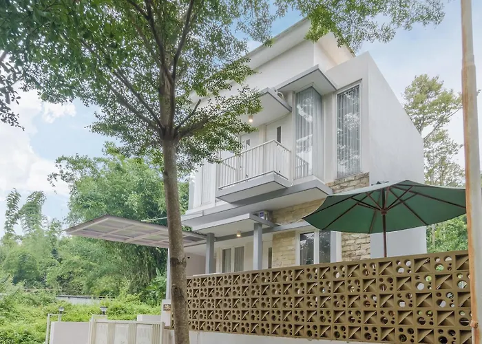 Calma Edelweiss Villa Lawang Malang