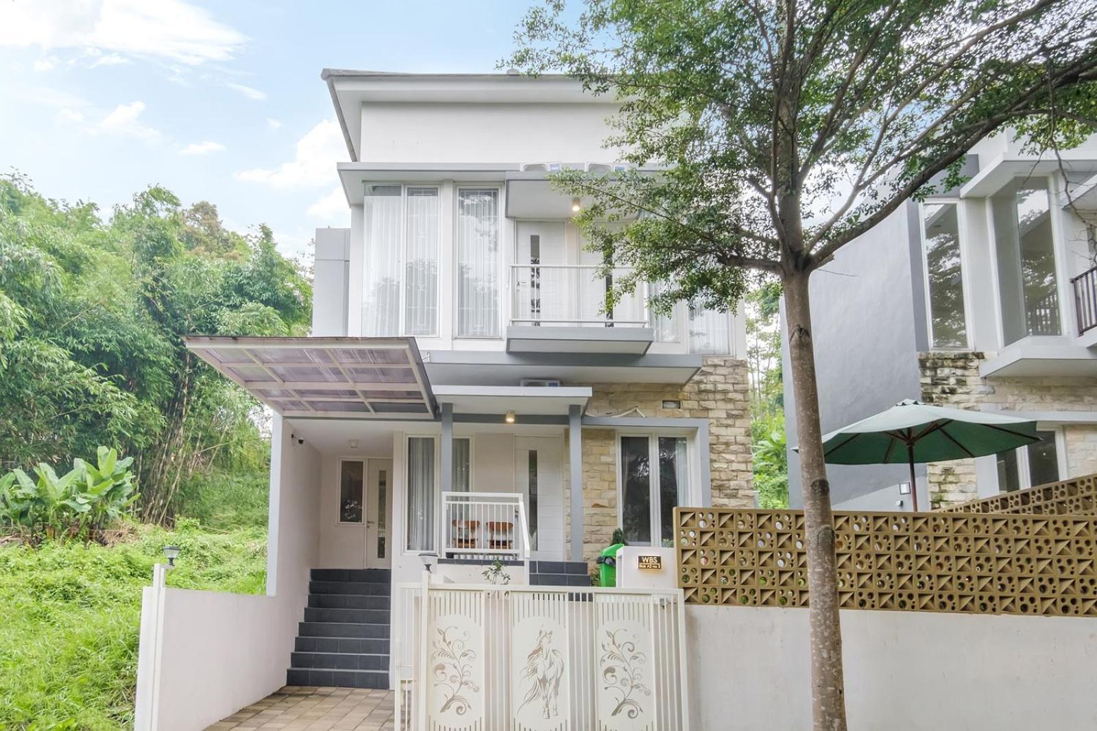 Calma Edelweiss Lawang Villa *